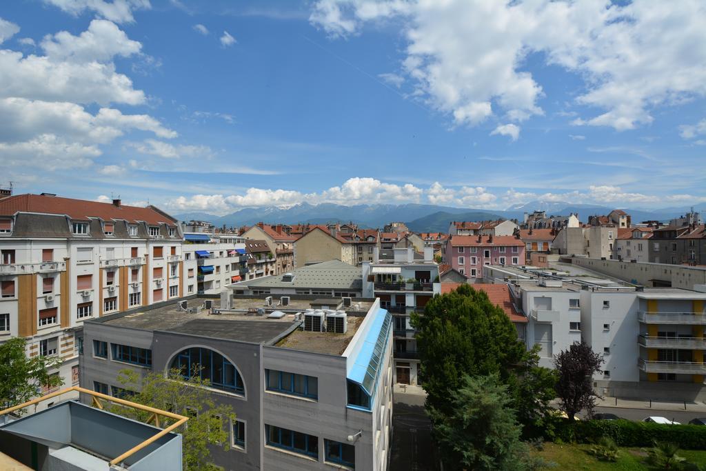 Lux Hotel *